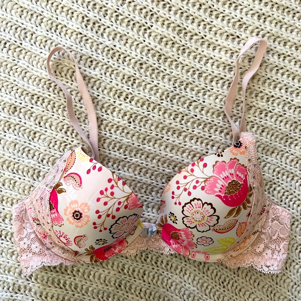 VS “Dream Angels” Push-Up Bra